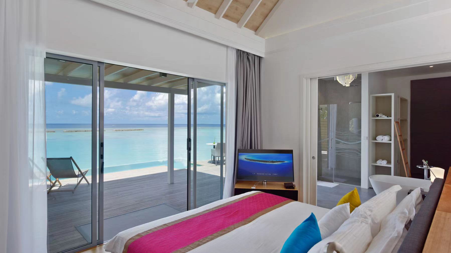 Pool Villa with Infinity Edge - Ocean Becomes Your Canvas - Room Images 3