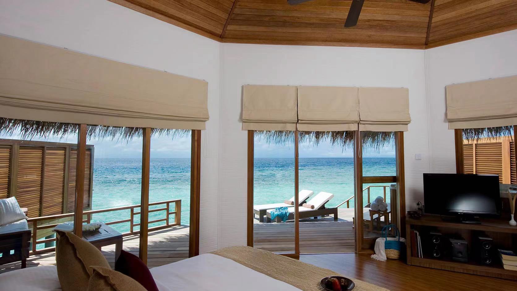 Water Villa - Where Ocean Becomes Your Living Space - Room Images 2